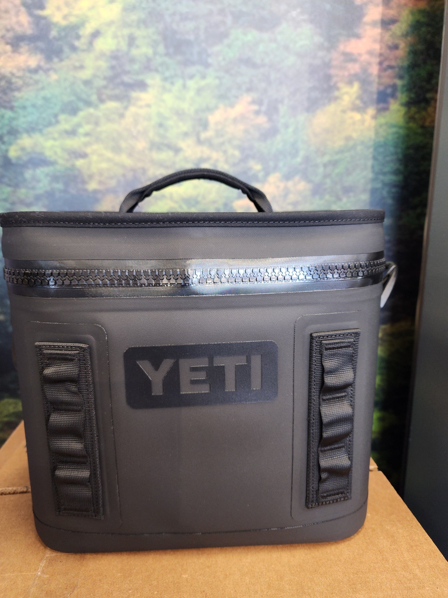 Yeti- Flip 12 Soft Cooler
